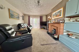 21' Lounge- click for photo gallery